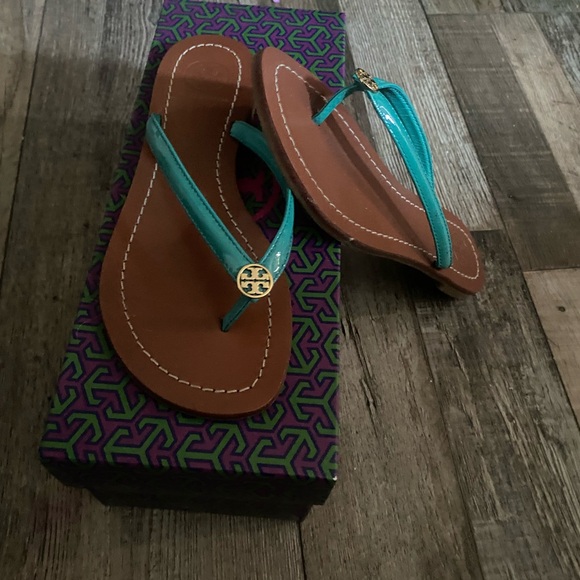 Tory Burch Patent leather Sandals - Picture 15 of 15